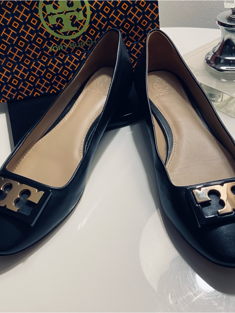 Tory Burch Black Leather Flats Size 8M - Picture 3 of 9